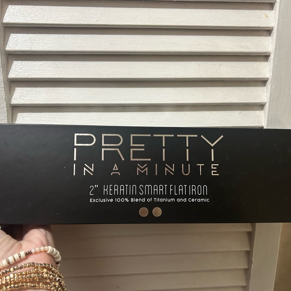 Pretty in a minute keratin smart flat iron